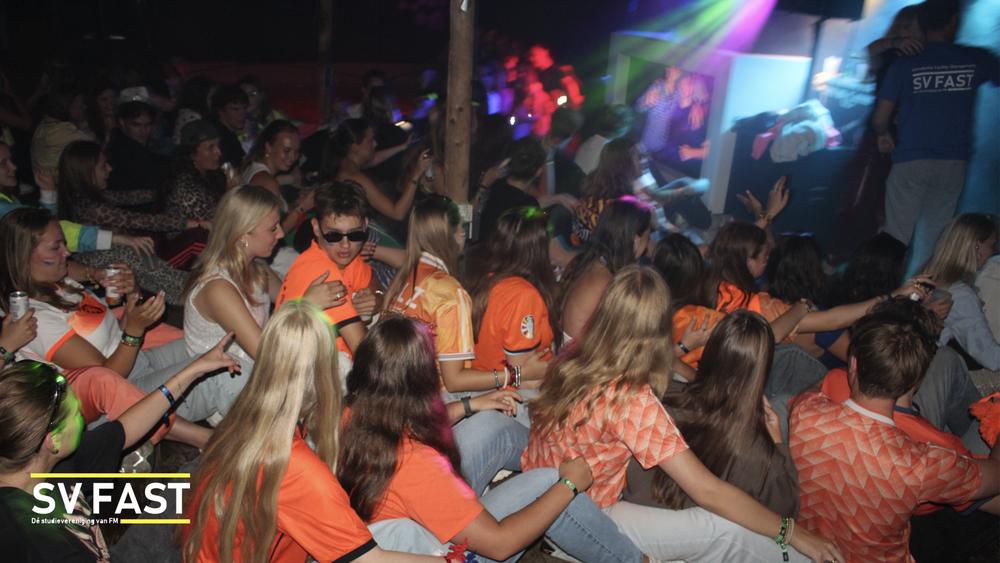 Intro DJ met logo.047.jpeg