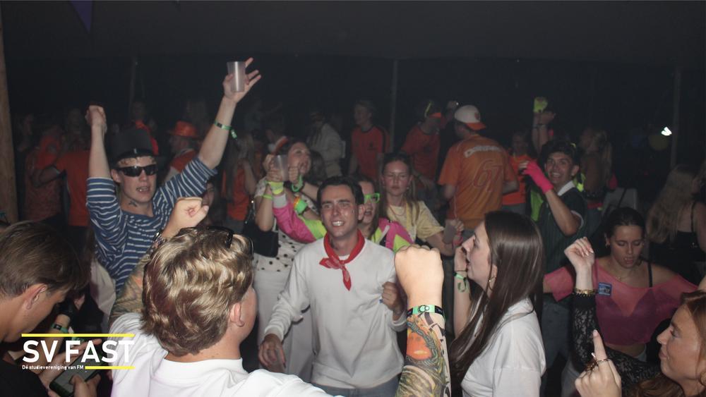 Intro DJ met logo.027.jpeg