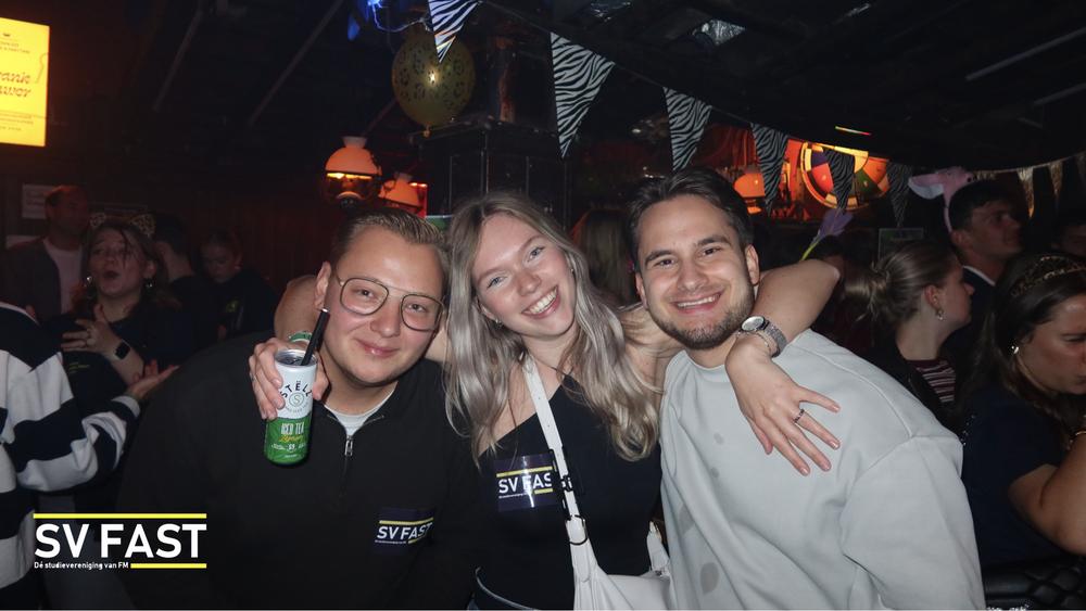Dierendag Borrel fotos met logo.020.jpeg